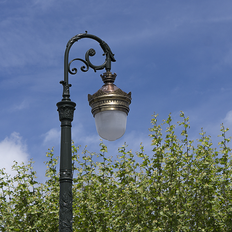 Tour Loire 05 - 201520150504_05045024 als Smartobjekt-1 Kopie.jpg - Und so sehen die Laternen im Sonnenlicht aus